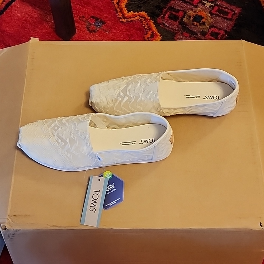 TOMS size 8 women's Alpargata